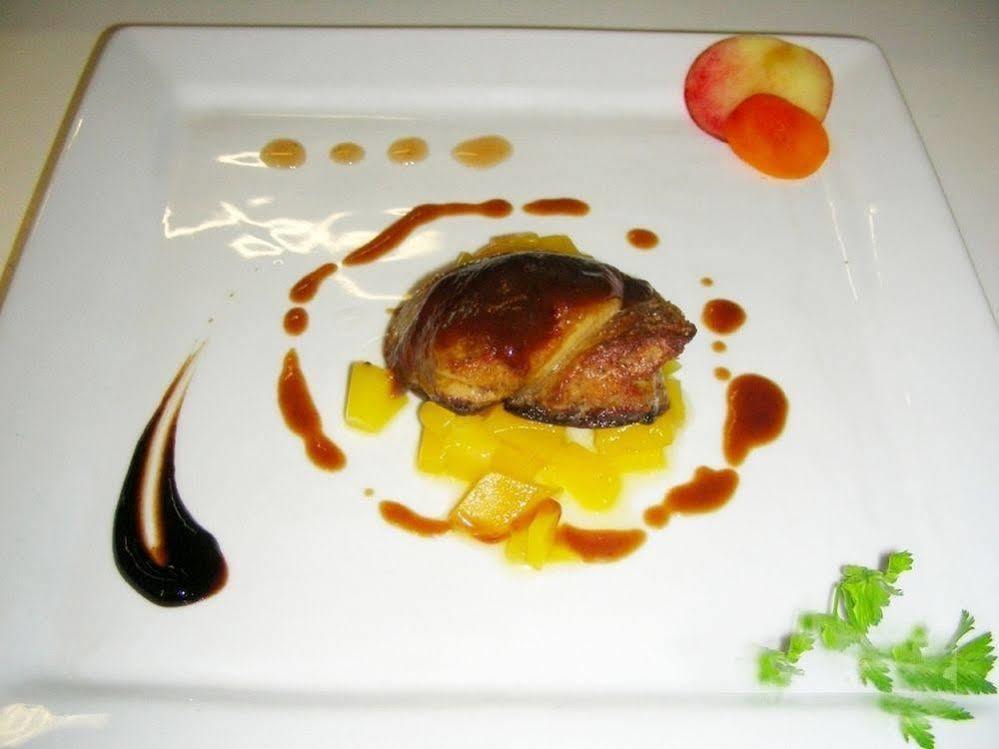 Logis Hotel Restaurant De La Poste Pontgibaud Εξωτερικό φωτογραφία