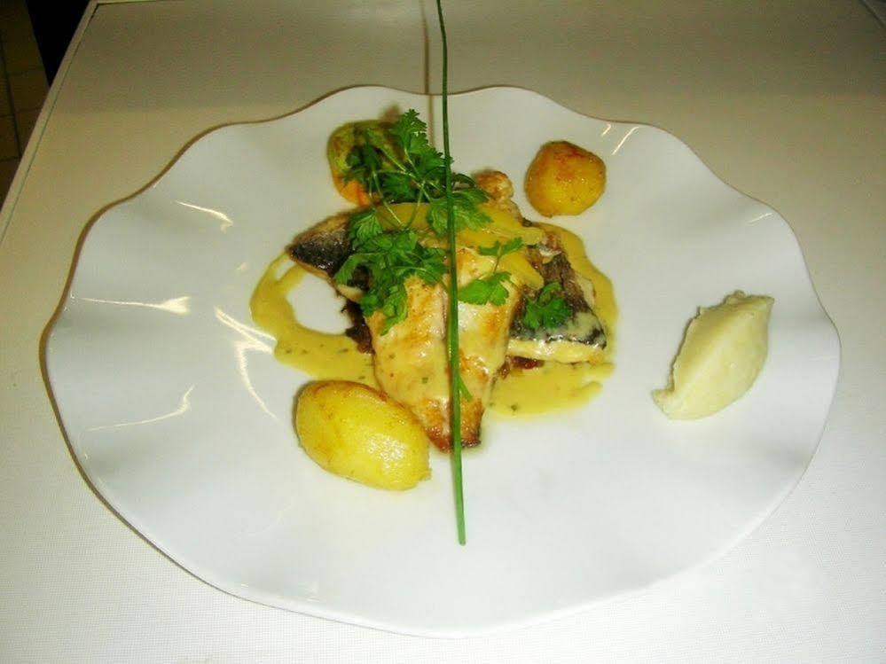 Logis Hotel Restaurant De La Poste Pontgibaud Εξωτερικό φωτογραφία