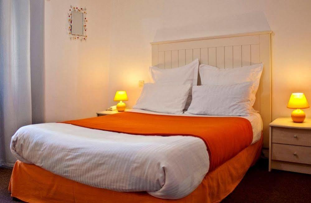 Logis Hotel Restaurant De La Poste Pontgibaud Εξωτερικό φωτογραφία