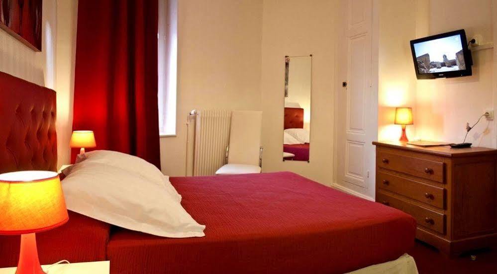 Logis Hotel Restaurant De La Poste Pontgibaud Εξωτερικό φωτογραφία