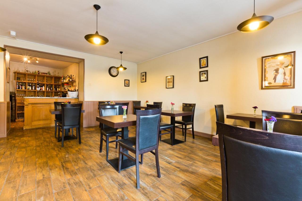 Logis Hotel Restaurant De La Poste Pontgibaud Εξωτερικό φωτογραφία
